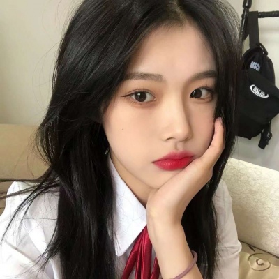 小女生跳绳