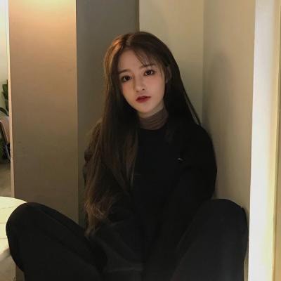 小熊踢足球