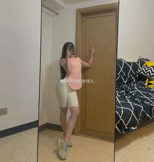 小萝自我欣慰扣出白沫91