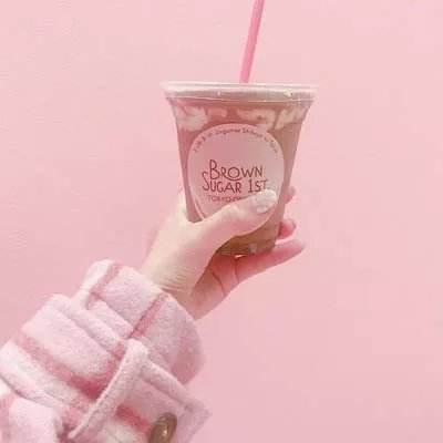 三人飞扬的小鸟